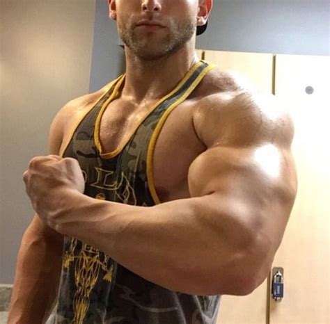 Hot guys showing off and/or bouncing their huge pecs. 38K Members. 23 Online. Top 3% Rank by size. r/PecsAndPecBouncing. 